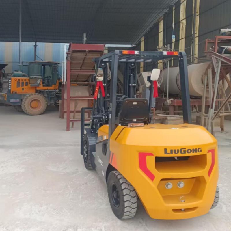 รถยกสำหรับงานหนักแบบกำหนดเองได - Heavy Equipment Logistics บทวิจารณ์และราคา